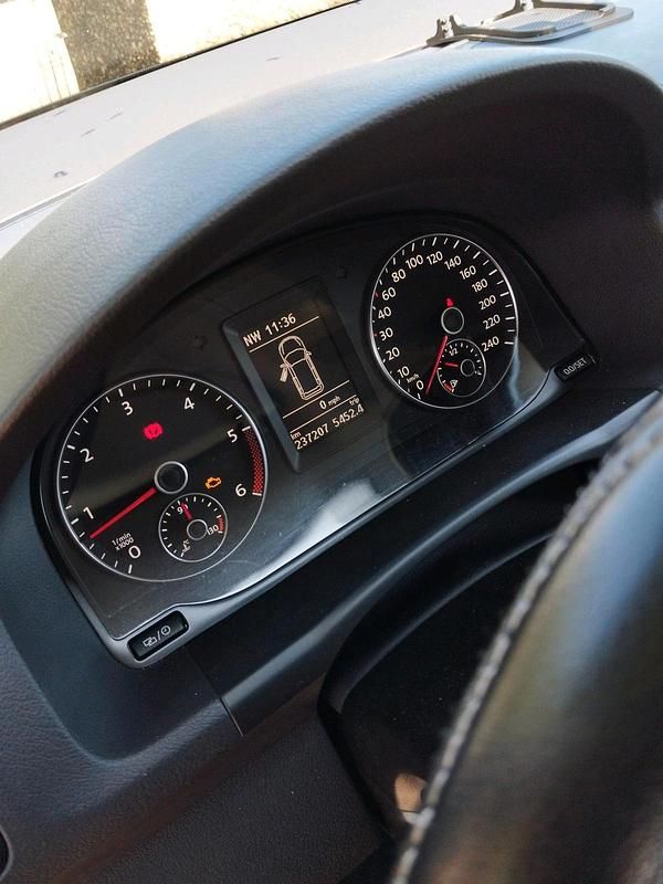Schwarz Gebraucht 2012 VW Touran Van / Kleinbus | 5.500 € (Guter Preis) - Bild 1/4