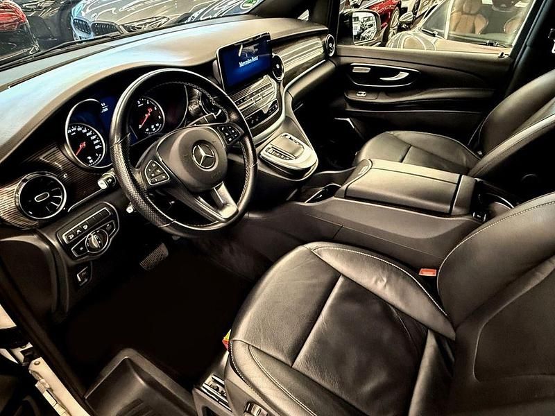 Gebraucht Mercedes V300 AMG 237 PS (174 kW) 2021 Weiß Van / Kleinbus