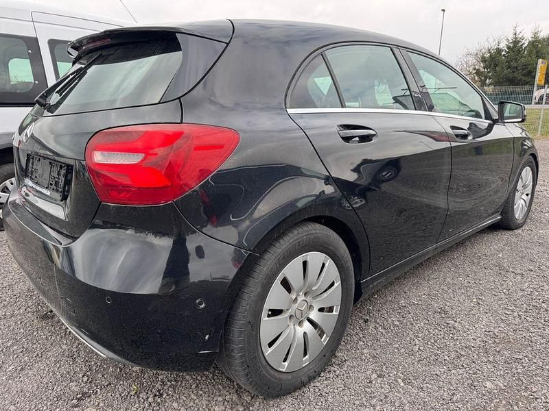 Używany Mercedes A160 102 KM (75 kW) 2016 Czarny Sedan/Limuzyna