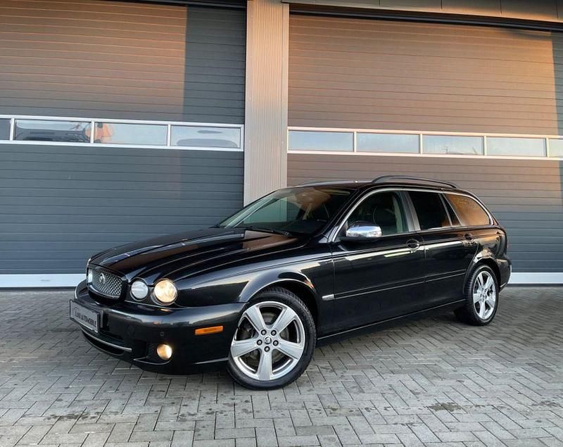 Schwarz Gebraucht 2008 Jaguar X-type Executive Limousine | 3.200 € - Bild 1/4