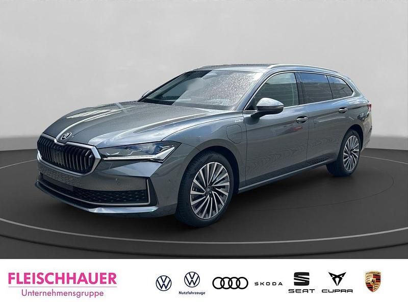Graphitegrau metallic Gebraucht 2025 Skoda Superb LAURIN & KLEMENT Kombi | 45.990 € (Teuer) - Bild 1/4