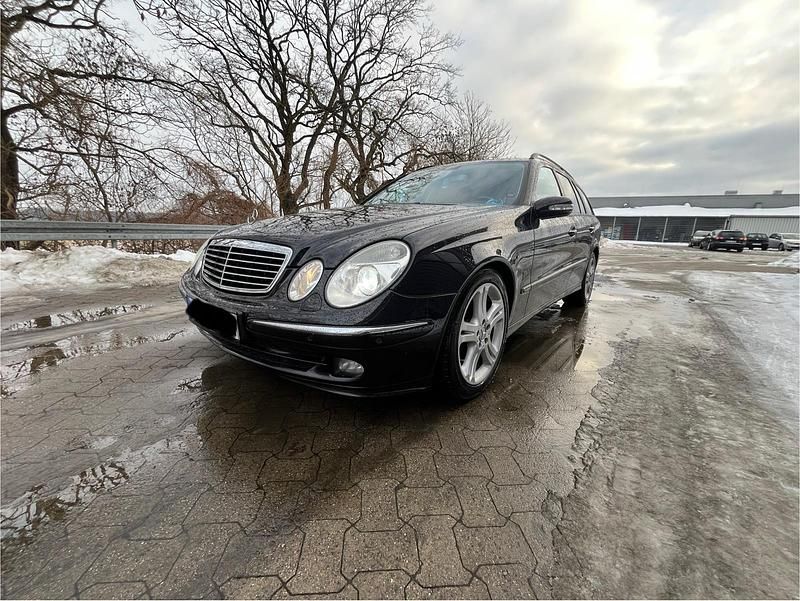 Schwarz Gebraucht 2006 Mercedes E220 Avantgarde Kombi | 6.200 € (Teuer) - Bild 1/4