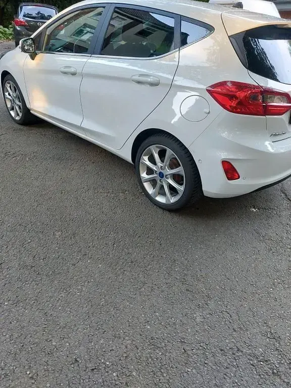 Gebraucht Ford Fiesta Active 101 PS (74 kW) 2018 Weiß Kleinwagen