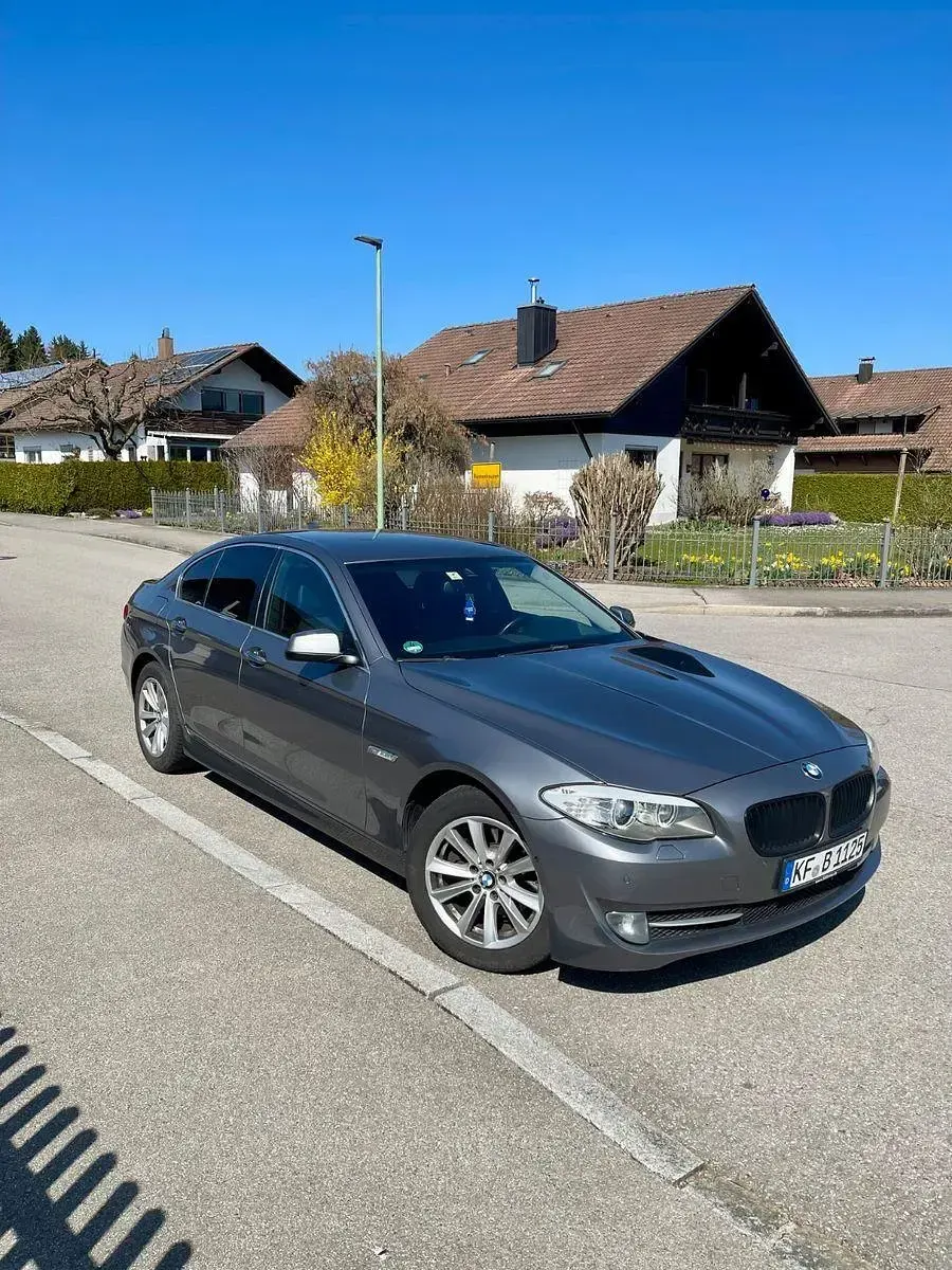 Gebraucht BMW 520 184 PS (135 kW) 2012 Silber Limousine