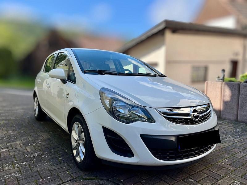 Weiß Gebraucht 2014 Opel Corsa Energy Kleinwagen | 3.990 € (Fairer Preis) - Bild 1/4