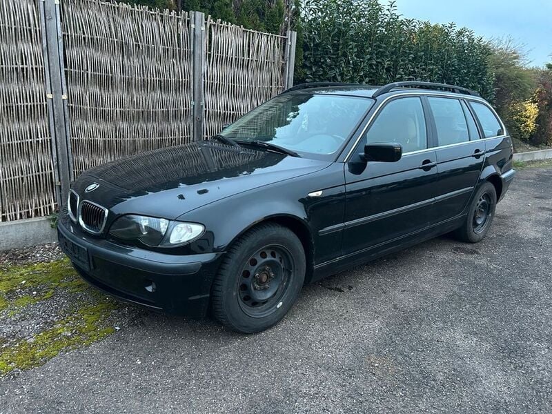 Schwarz Gebraucht 2005 BMW 318 Kombi | 690 € (Superpreis) - Bild 1/4