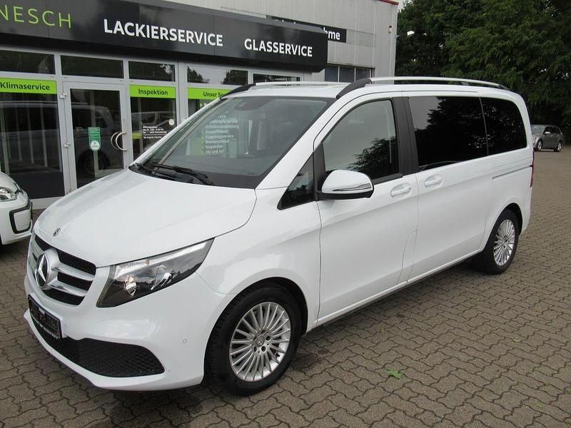 Weiß Gebraucht 2021 Mercedes V220 Edition Van / Kleinbus | 42.980 € (Guter Preis) - Bild 1/4