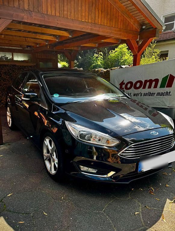 Schwarz Gebraucht 2015 Ford Focus Metall Limousine | 7.999 € (Fairer Preis) - Bild 1/4