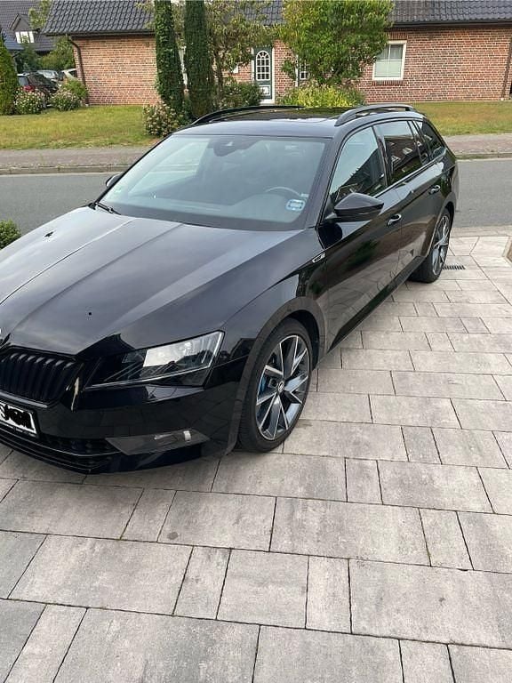 Schwarz Gebraucht 2017 Skoda Superb SportLine Kombi | 18.350 € (Guter Preis) - Bild 1/4