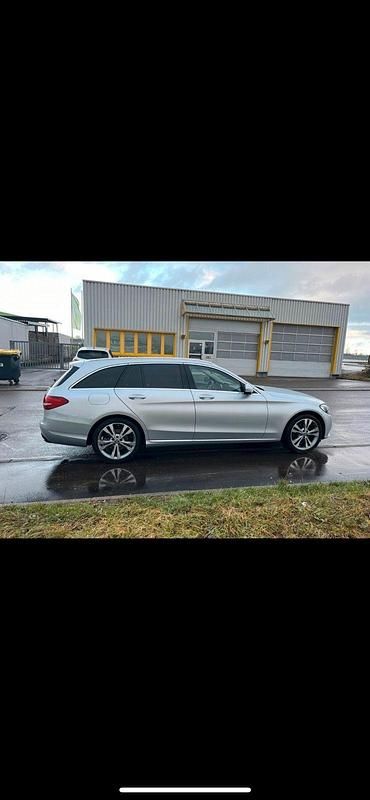 Silber Gebraucht 2018 Mercedes C300 Kombi | 23.000 € (Fairer Preis) - Bild 1/4