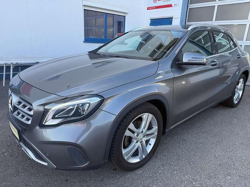Gebraucht Mercedes GLA180 122 PS (89 kW) 2019 Mountaingrau  met. SUV