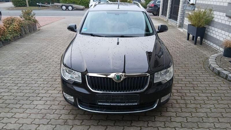Używany Skoda Superb Elegance 140 KM (102 kW) 2013 Czarny Kombi