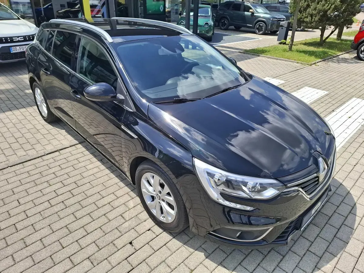 Gebraucht Renault Mégane II Intens 140 PS (102 kW) 2021 Schwarz Limousine