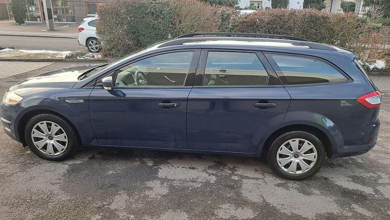 Gebraucht Ford Mondeo S 140 PS (102 kW) 2012 Blau Kombi