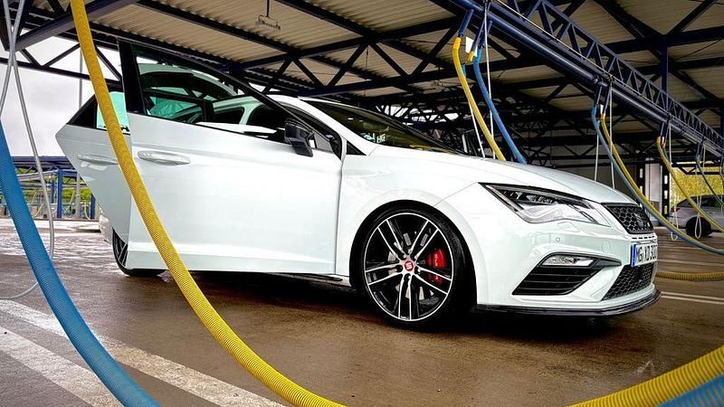 Weiß Gebraucht 2018 Seat Leon ST 4Drive Kombi | 16.500 € (Fairer Preis) - Bild 1/4