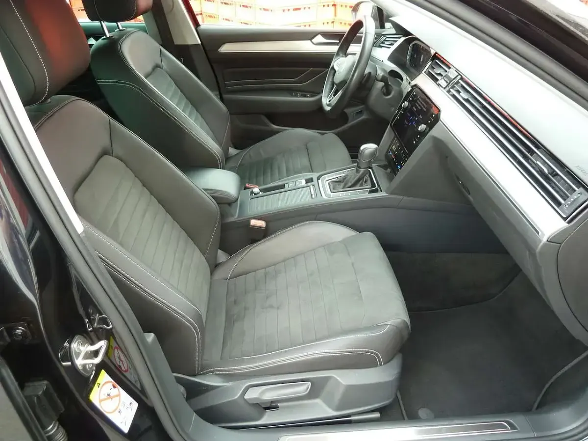 Gebraucht VW Passat R-line 200 PS (147 kW) 2022 Schwarz Kombi
