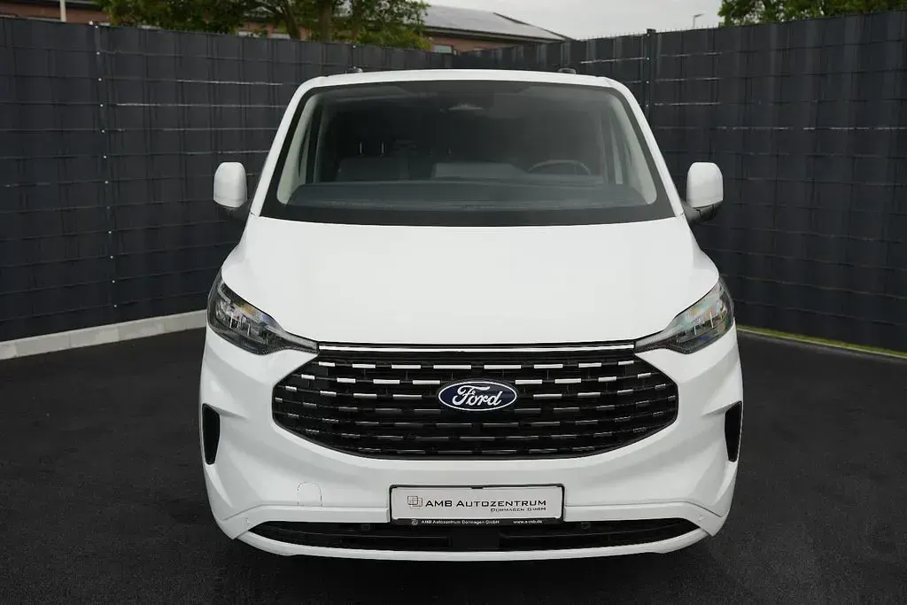 Gebraucht Ford Tourneo Trend 136 PS (100 kW) 2025 Weiß Van / Kleinbus