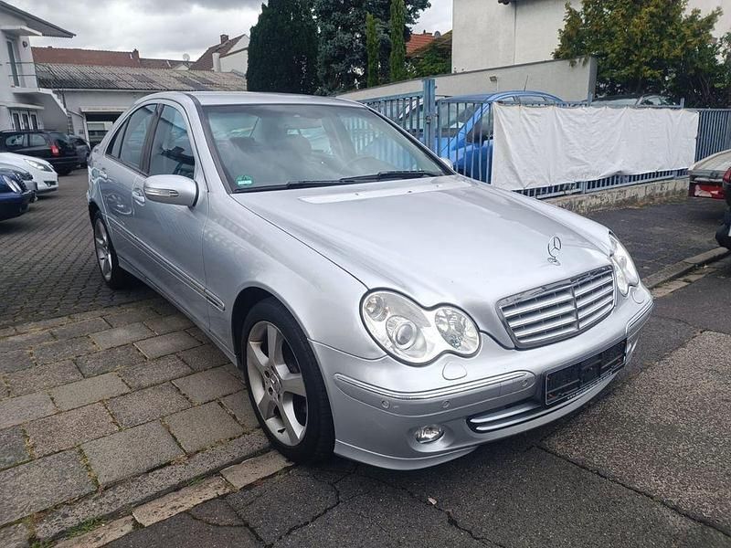Silber Gebraucht 2005 Mercedes C180 Sport Edition Limousine | 3.899 € (Guter Preis) - Bild 1/4