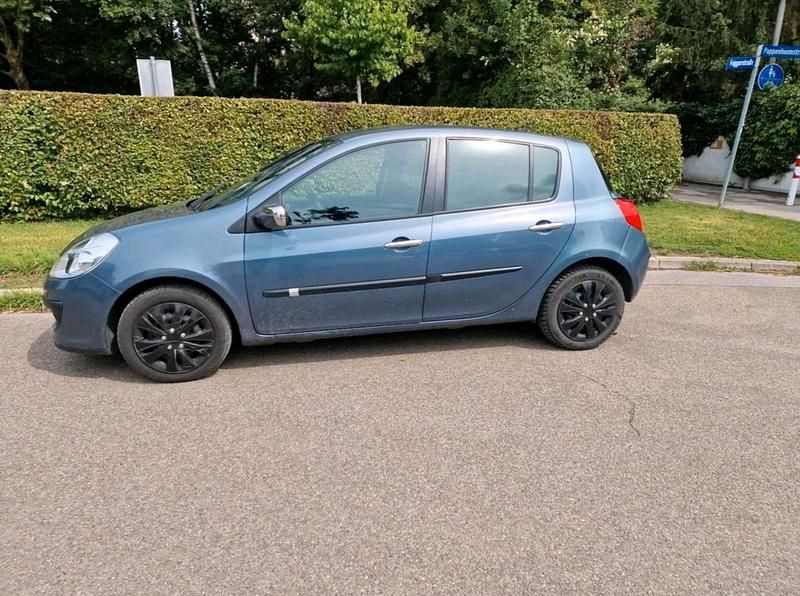 Grau Gebraucht 2006 Renault Clio II Kleinwagen | 1.405 € - Bild 1/4