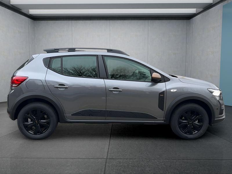 Neu Dacia Sandero Stepway 90 PS (66 kW) 2025 Grau Kleinwagen