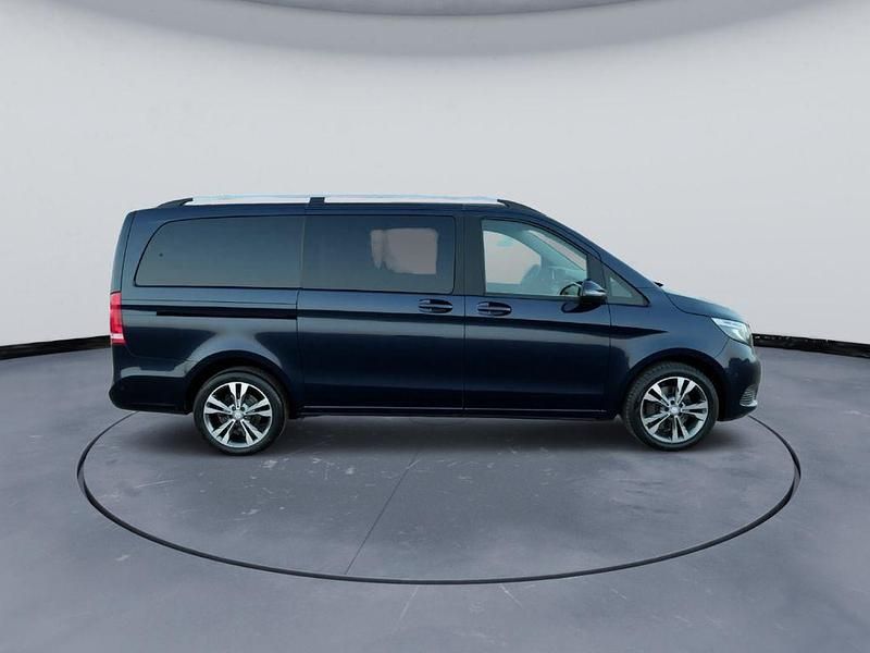 Gebraucht Mercedes V220 163 PS (119 kW) 2017 Blau Van / Kleinbus