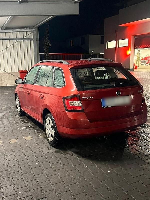 Gebraucht Skoda Fabia Ambition 90 PS (66 kW) 2015 Rot Kombi