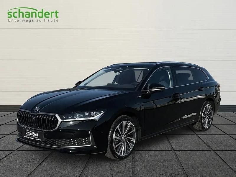 Ebonyschwarz metallic (schwarz) metallic Gebraucht 2025 Skoda Superb LAURIN & KLEMENT Kombi | 49.940 € - Bild 1/4