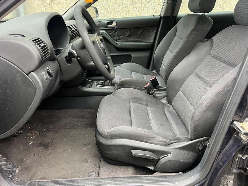 Gebraucht Audi A3 Ambiente 131 PS (96 kW) 2002 Violet Limousine