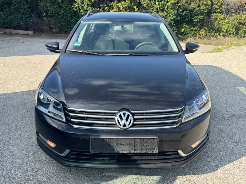 Schwarz Gebraucht 2011 VW Passat Trendline Kombi | 3.950 € (Fairer Preis) - Bild 1/4