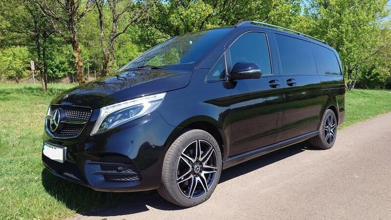 Schwarz Gebraucht 2021 Mercedes V300 Avantgarde Edition Van / Kleinbus | 64.900 € (Guter Preis) - Bild 1/4