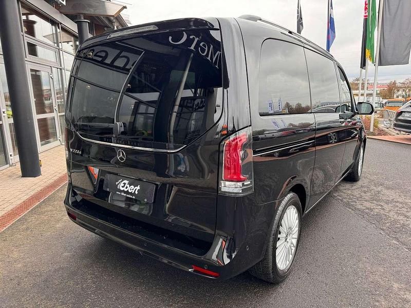 Gebraucht Mercedes V220 Style 163 PS (119 kW) 2025 Obsidianschwarz metallic (metallic) Van / Kleinbus