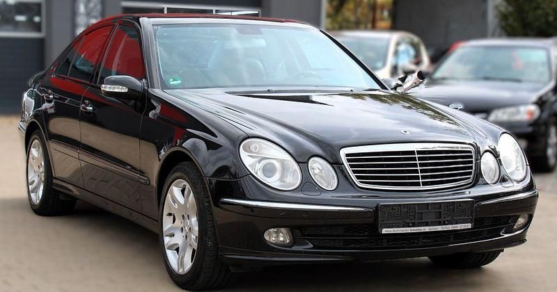 Schwarz Gebraucht 2005 Mercedes E350 Limousine | 4.990 € (Fairer Preis) - Bild 1/4
