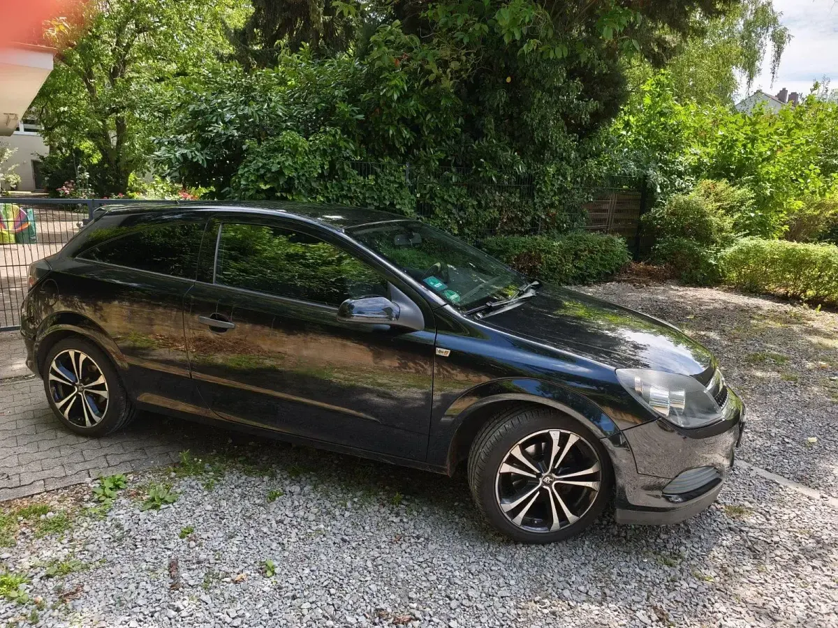 Gebraucht Opel Astra 90 PS (66 kW) 2009 Schwarz Coupé