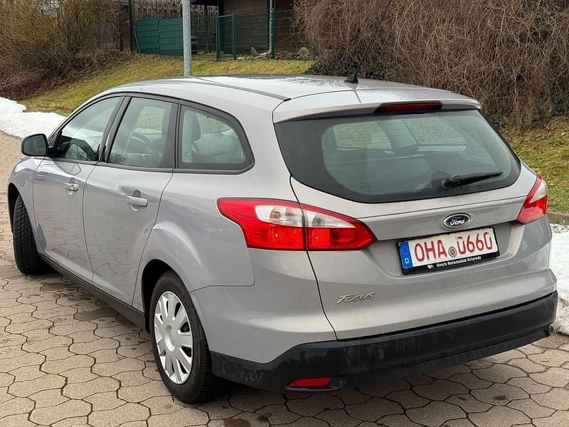 Gebraucht Ford Focus Trend 125 PS (91 kW) 2014 Grau Kombi