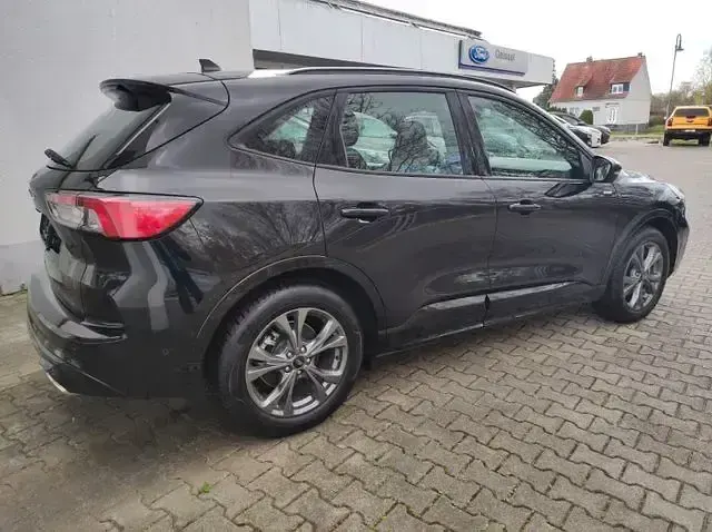 Używany Ford Kuga ST-Line 150 KM (110 kW) 2023 Czarny SUV