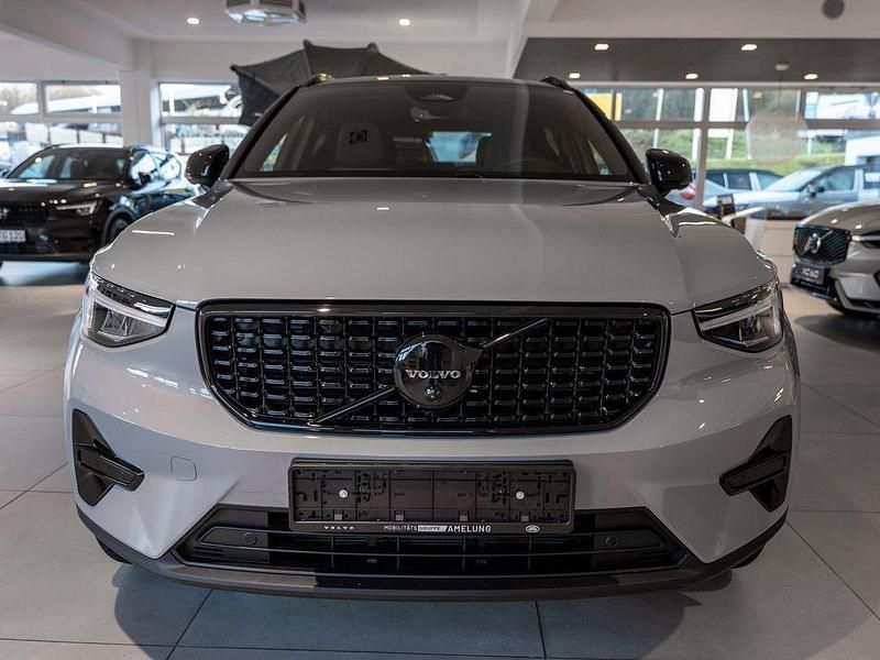 Neu Volvo XC40 Plus 163 PS (119 kW) 2026 Vapour grey SUV