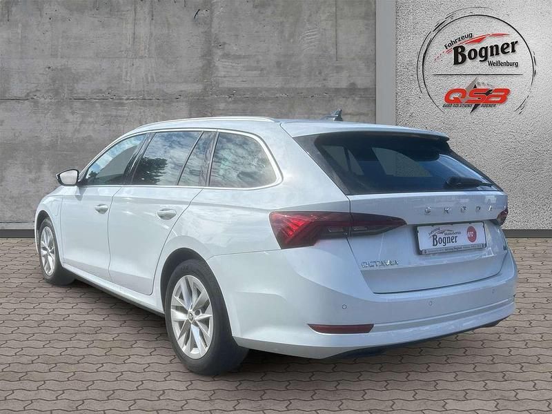 Gebraucht Skoda Octavia 150 PS (110 kW) 2022 Moon weiss perleffekt Kombi