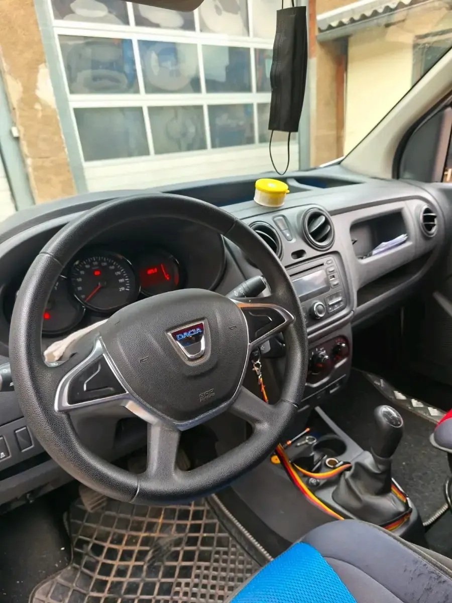 Gebraucht Dacia Dokker 102 PS (75 kW) 2018 Weiß Van / Kleinbus