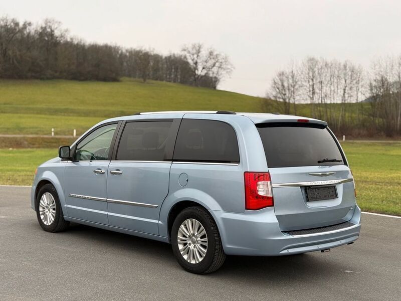 Gebraucht Chrysler Town & Country Limited 286 PS (210 kW) 2013 Blau Van / Kleinbus