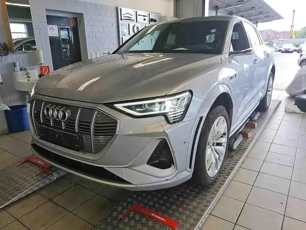 Gebraucht Audi e-tron Ambiente 369 kW (503 PS) 2022 Florettsilber metallic SUV