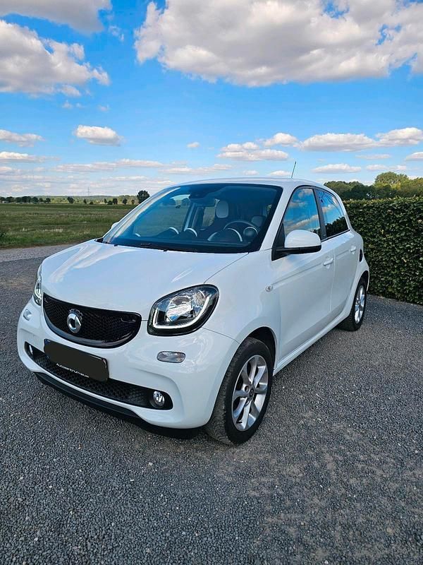 Weiß Gebraucht 2015 Smart ForFour Passion Kleinwagen | 6.999 € (Guter Preis) - Bild 1/4