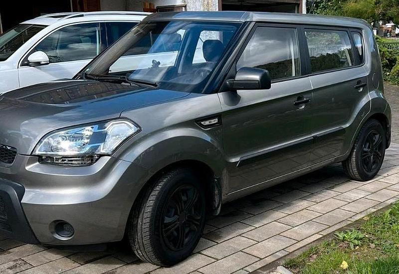 Grau Gebraucht 2011 Kia Soul SUV | 5.900 € (Etwas zu teuer) - Bild 1/4