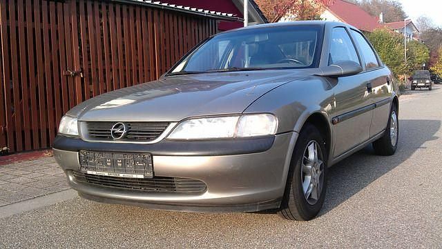 Gebraucht Opel Vectra 137 PS (100 kW) 1996 Beige Limousine
