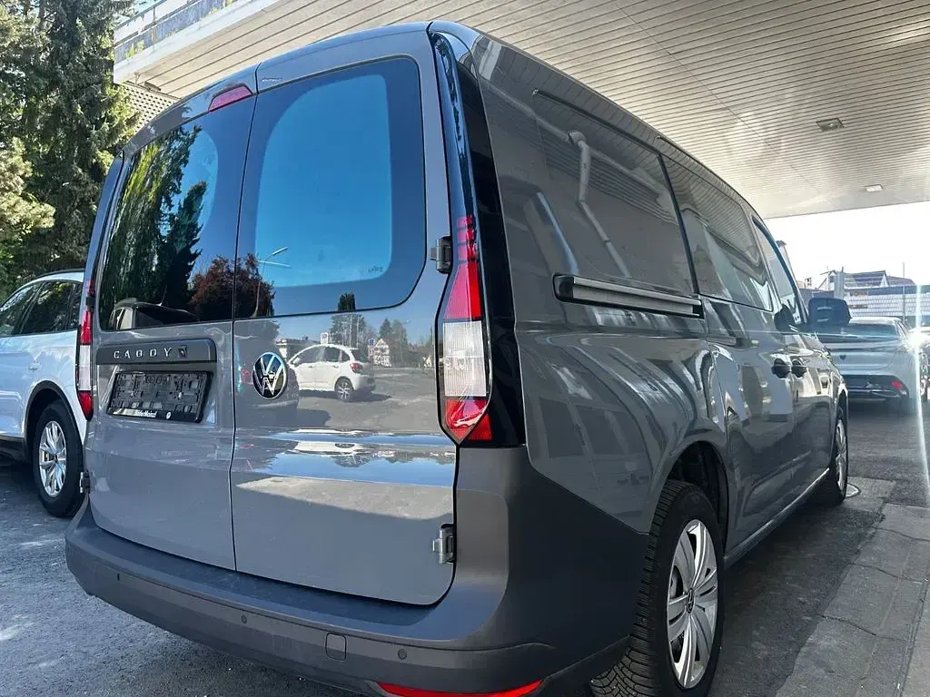 Gebraucht VW Caddy Maxi Basis 122 PS (89 kW) 2023 Grau Van / Kleinbus