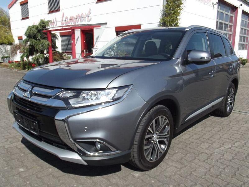 Grau Gebraucht 2018 Mitsubishi Outlander Edition SUV | 17.400 € (Fairer Preis) - Bild 1/4