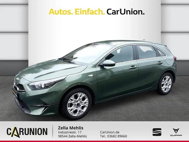 Experience green Gebraucht 2023 Kia Ceed Vision Limousine | 22.680 € (Fairer Preis) - Bild 1/4