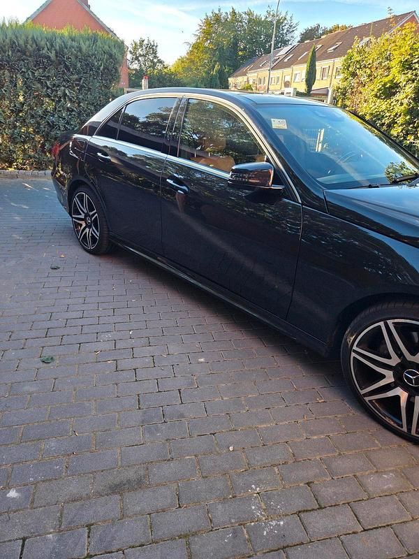Gebraucht Mercedes E350 258 PS (189 kW) 2015 Schwarz Limousine