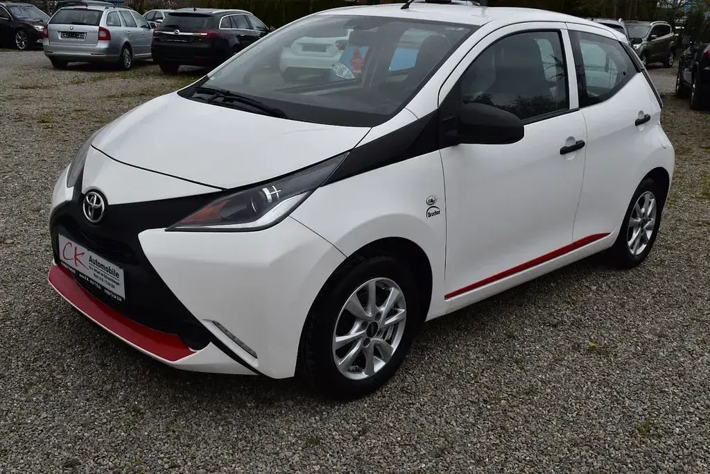 Gebraucht Toyota Aygo 69 PS (50 kW) 2017 Weiß Kleinwagen