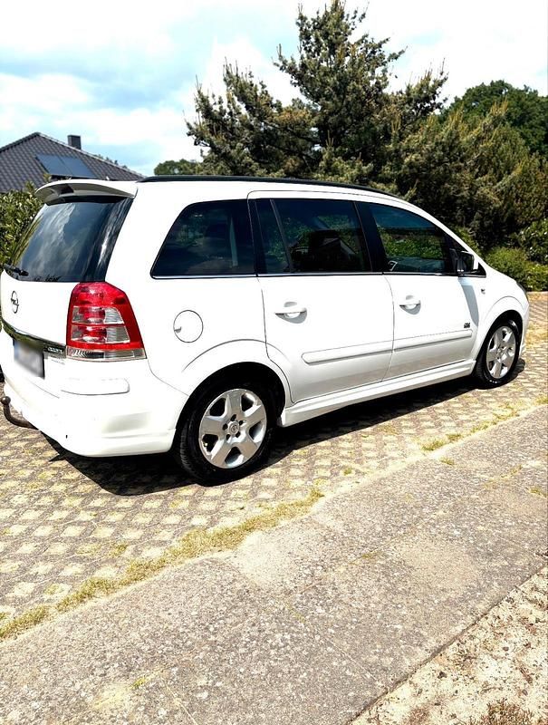 Gebraucht Opel Zafira OPC 125 PS (91 kW) 2012 Weiß Van / Kleinbus