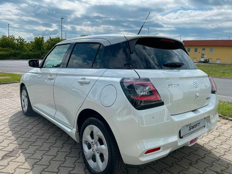 Neu Suzuki Swift Comfort 83 PS (61 kW) 2025 Weiß Kleinwagen
